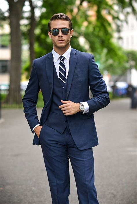 navy blue suit tie combination.